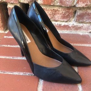 Steve Madden Black Leather Pointed Heels
